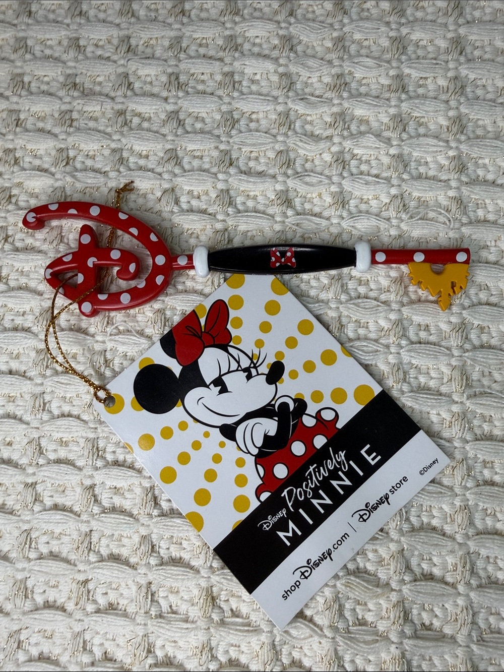 NWT Disney Store Minnie Mouse Limited Edition 2020 Collectible Key Positively CA